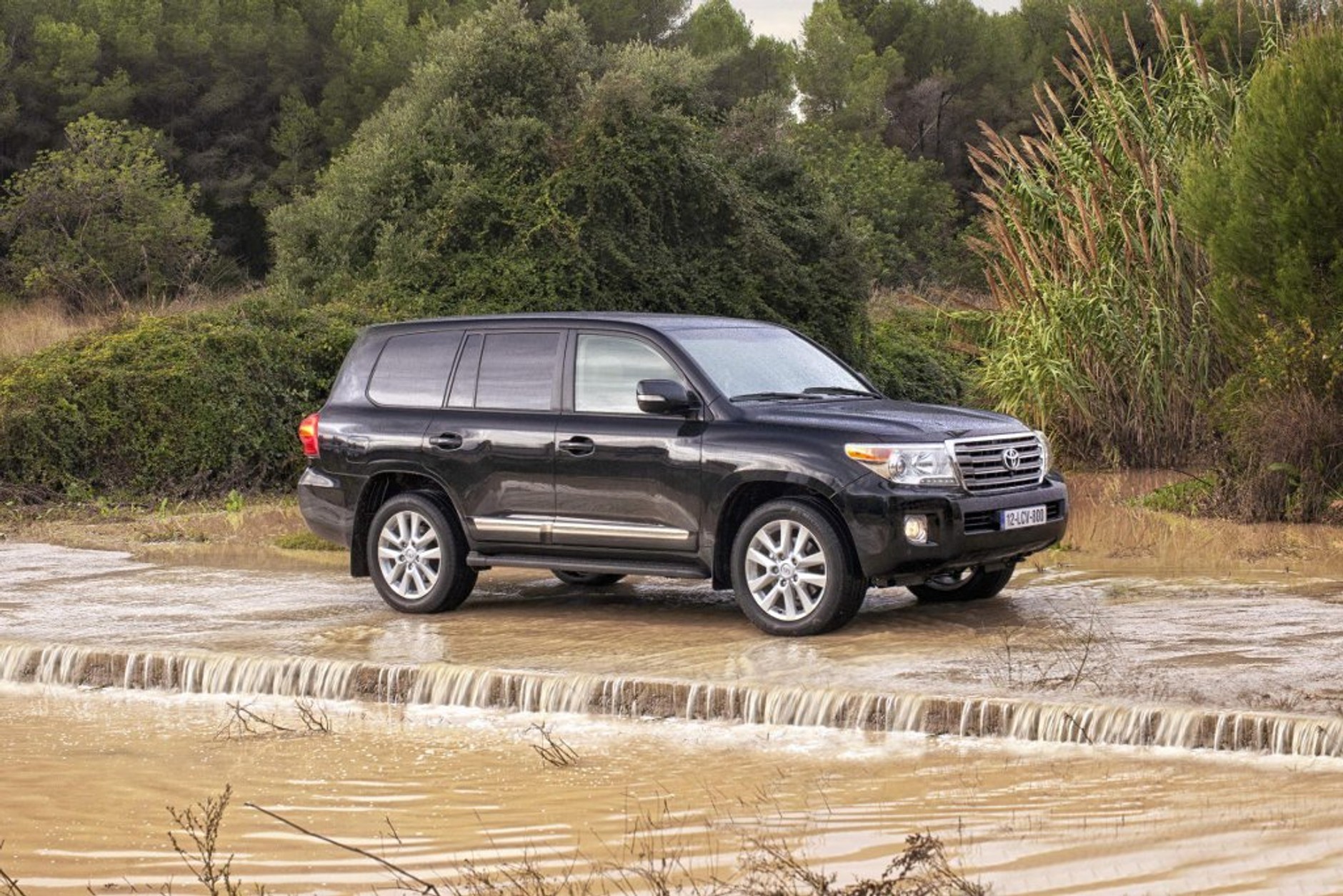 Toyota Land Cruiser V8 po retuszu