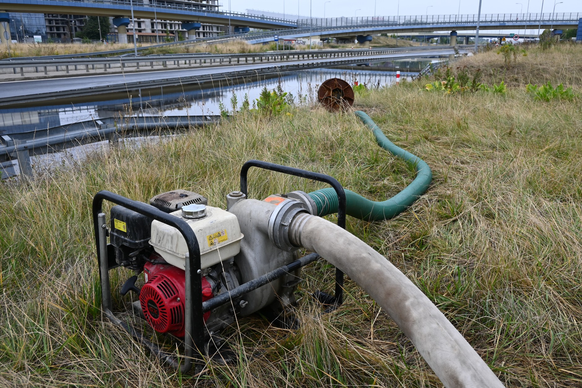 Zalana trasa S79 w Warszawie