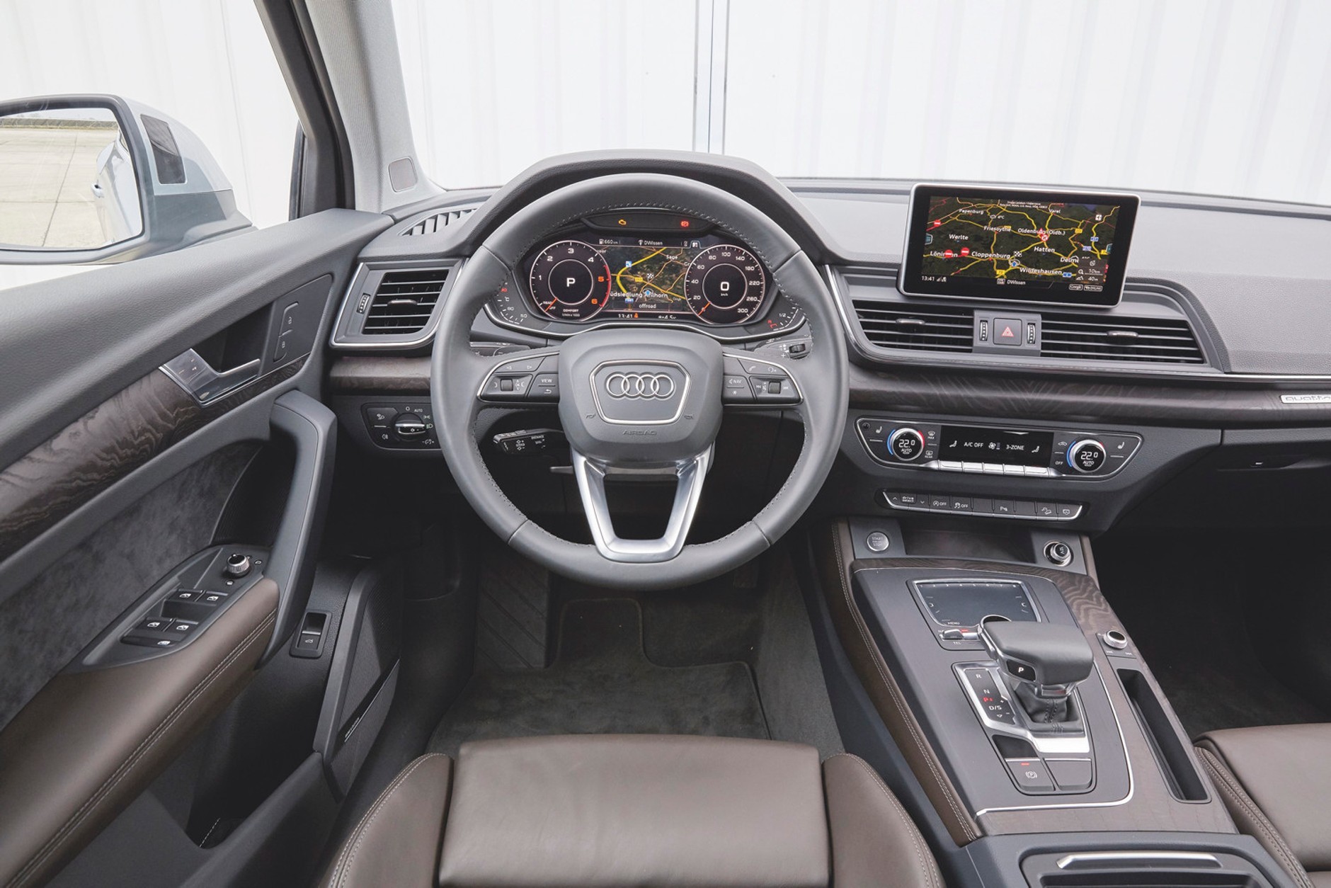 Nowe Audi Q5 kontra BMW X3, Land Rover Discovery Sport i Mercedes GLC