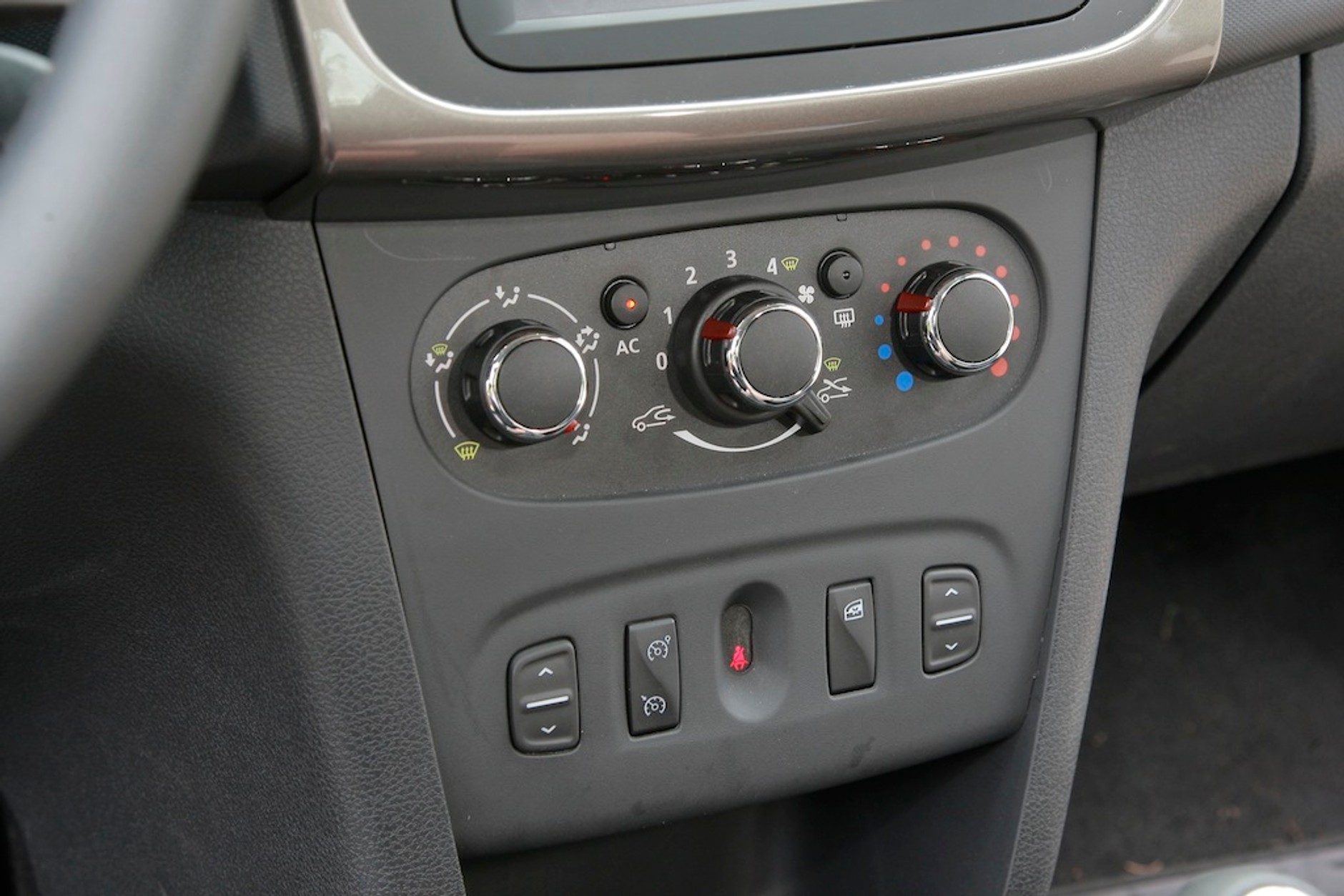 Nowa Dacia Logan 0.9