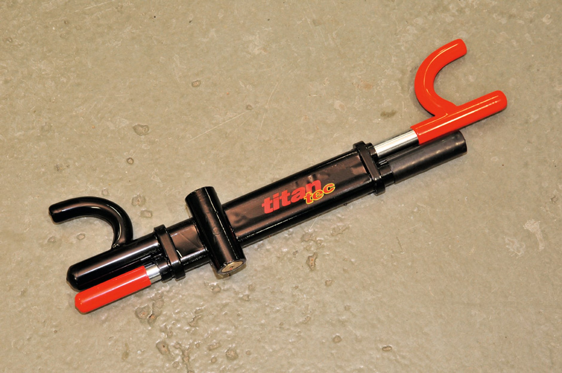 Tanie gadżety do auta: cieszą czy śmieszą?