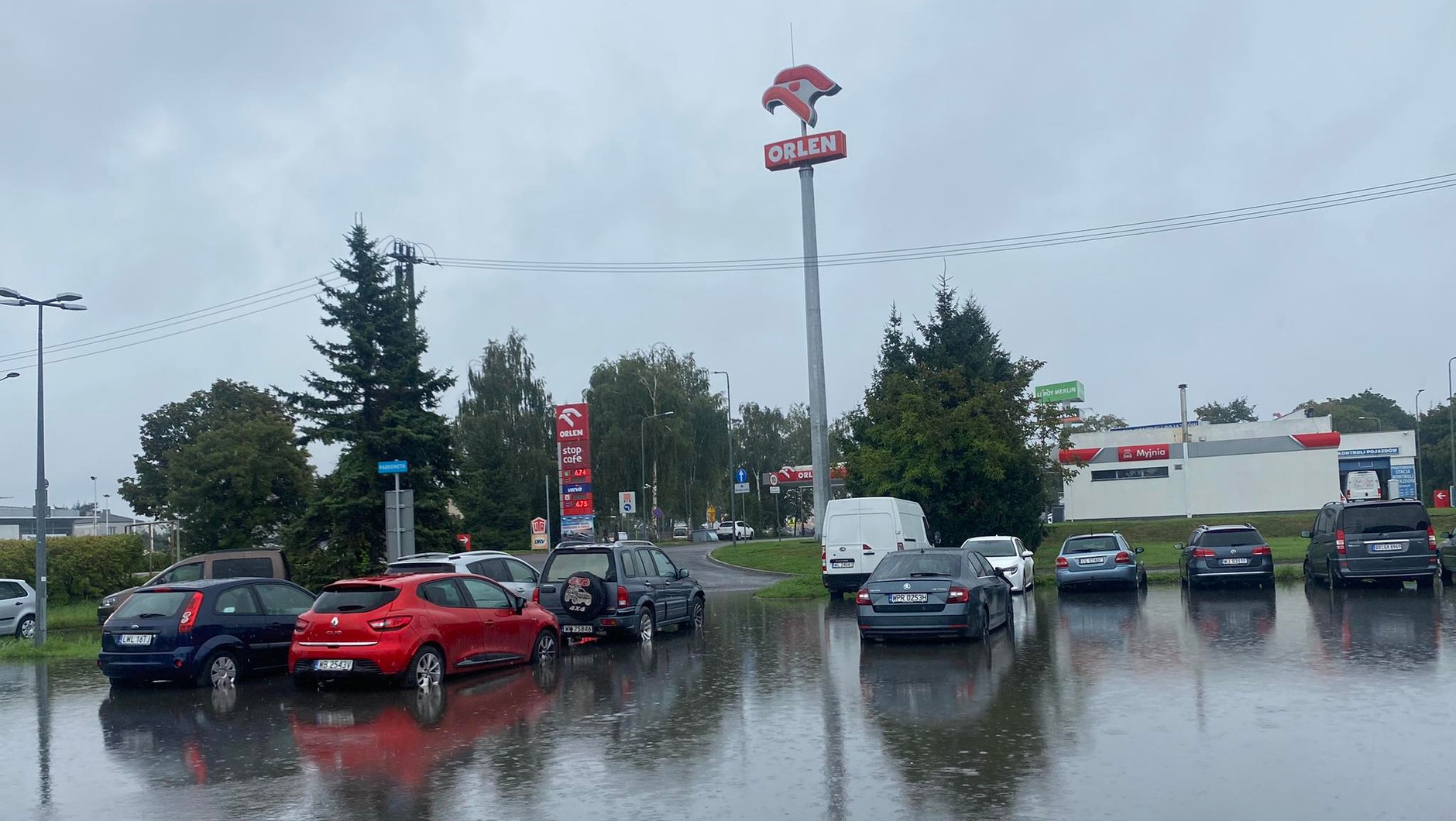 Zalany parking w Warszawie