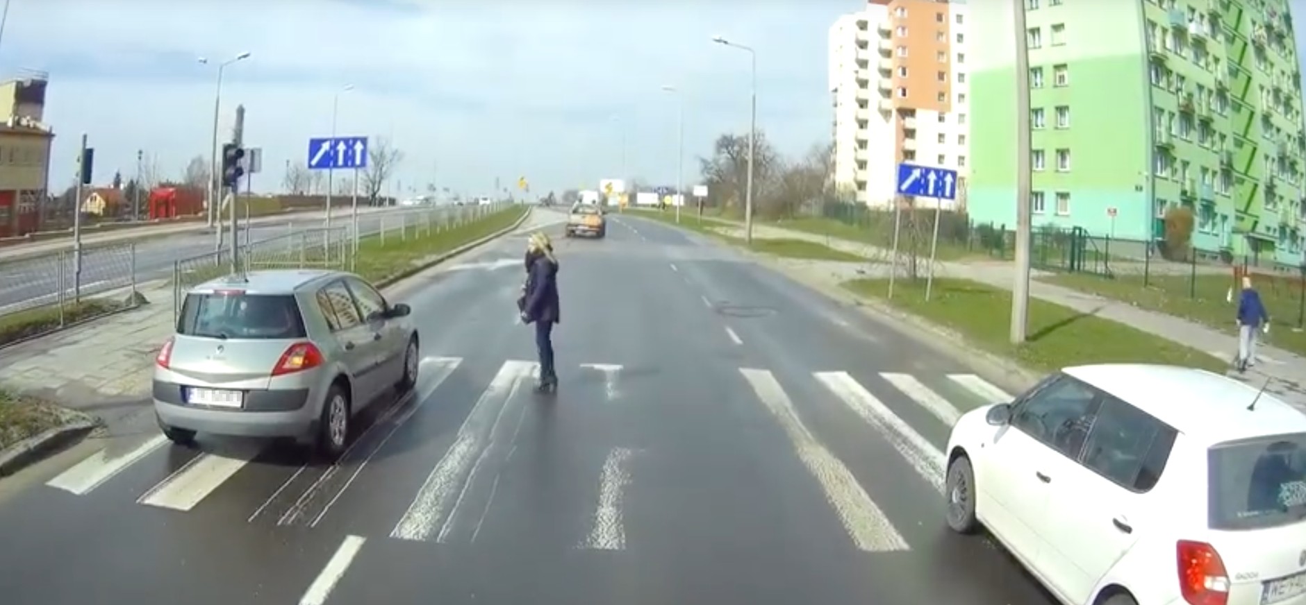 Niebezpieczna sytuacja na przejściu dla pieszych