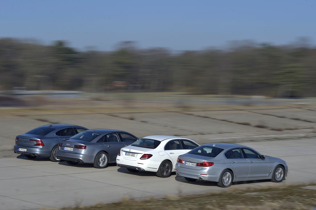Superoszczędne limuzyny - Volvo S90 kontra Mercedes E 220d, BMW 520d i Audi A6 2.0 TDI