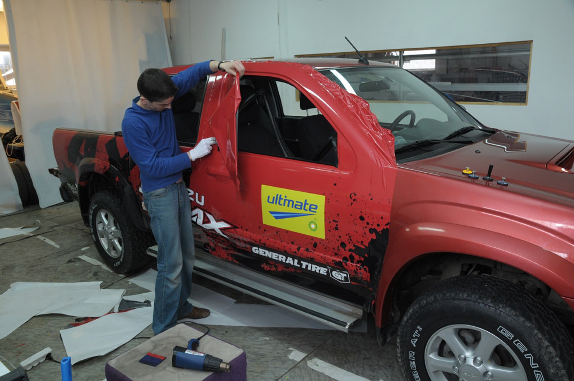 Oklejanie auta krok po kroku - zdjęcia