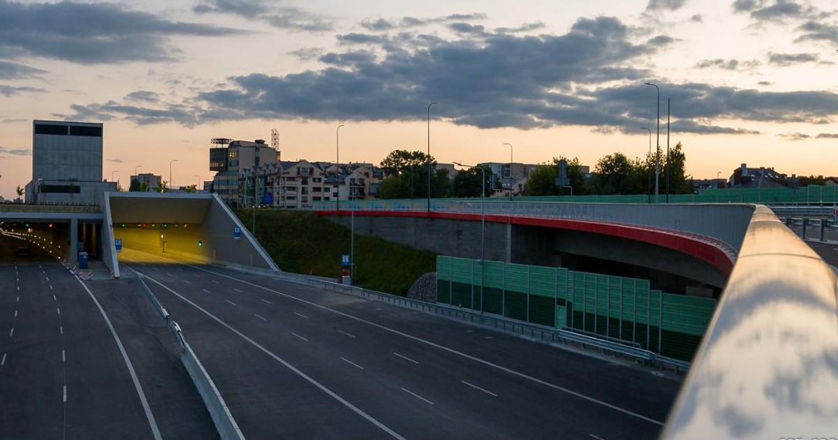 Tunel w ciągu drogi ekspresowej S2 w Warszawie