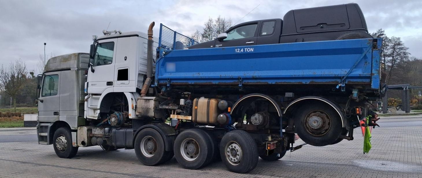 Ciężarówka z pickupem na ciężarówce — kontrola lubuskiej ITD