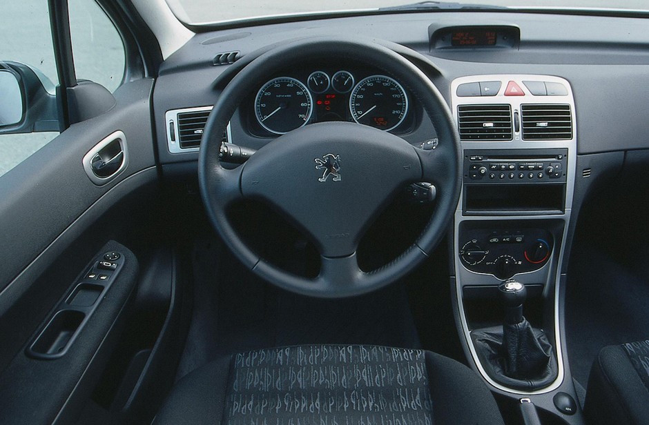 Toyota Corolla kontra Opel Astra II, Skoda Octavia i Peugeot 307 - Które używane kombi okaże się lepsze dla rodziny?
