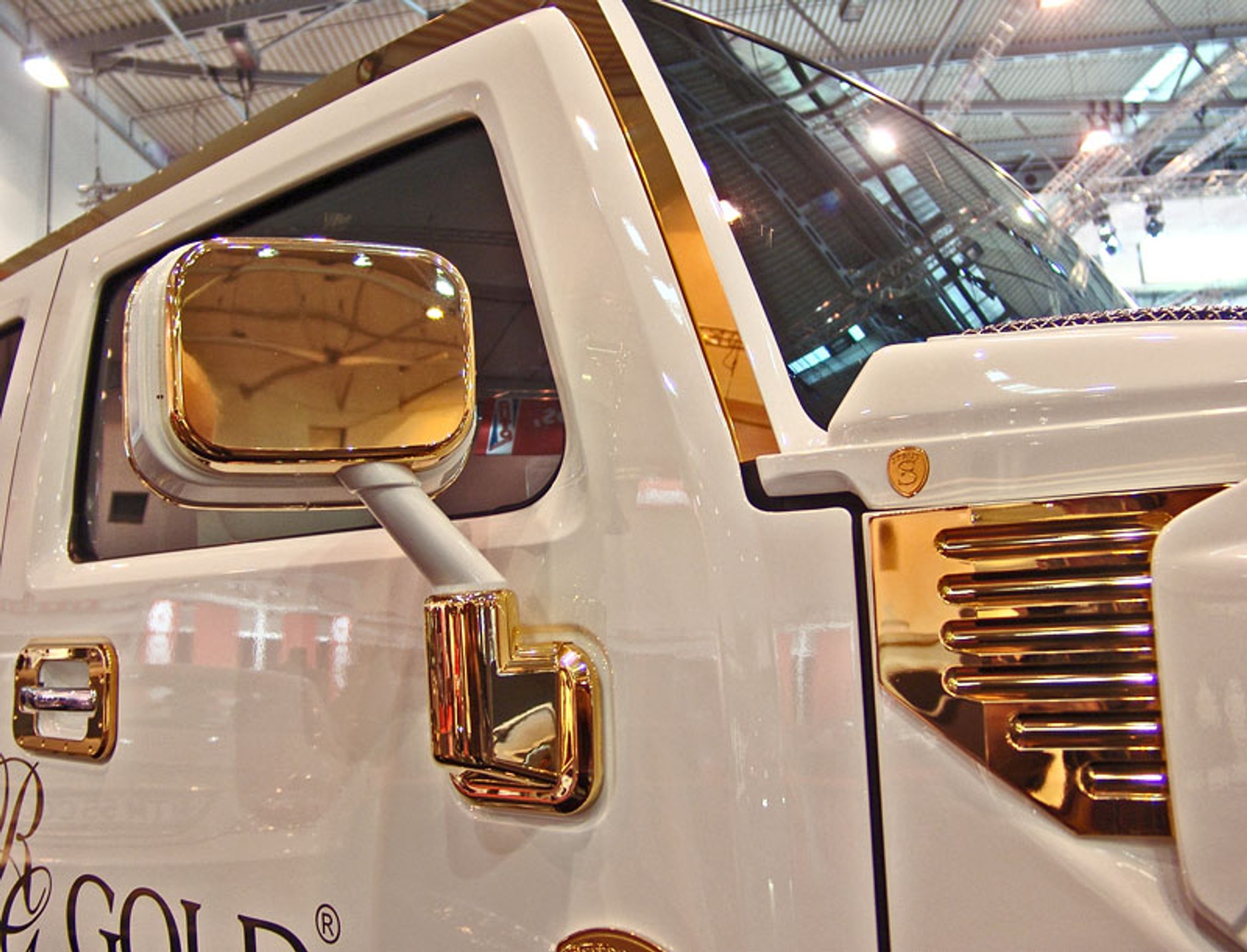 Essen Motor Show 2008: złoty Hummer dla bogatych