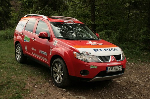 Mitsubishi Outlander - Doskonały z niego kibic!