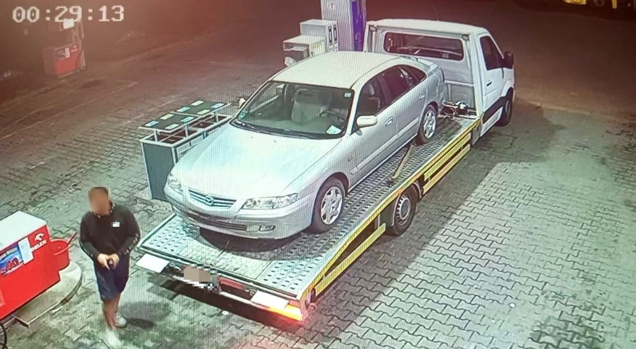 Z parkingu zniknęła srebrna mazda. Złodziej nie przewidział jednego