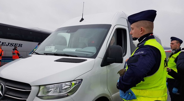 Ostatni taki weekend, od poniedziałku kontrole na granicach. Policja radzi: przygotujcie się