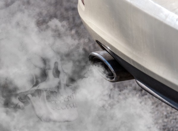 Polacy wciąż preferują samochody spalinowe. Tylko 4 proc. woli auto elektryczne