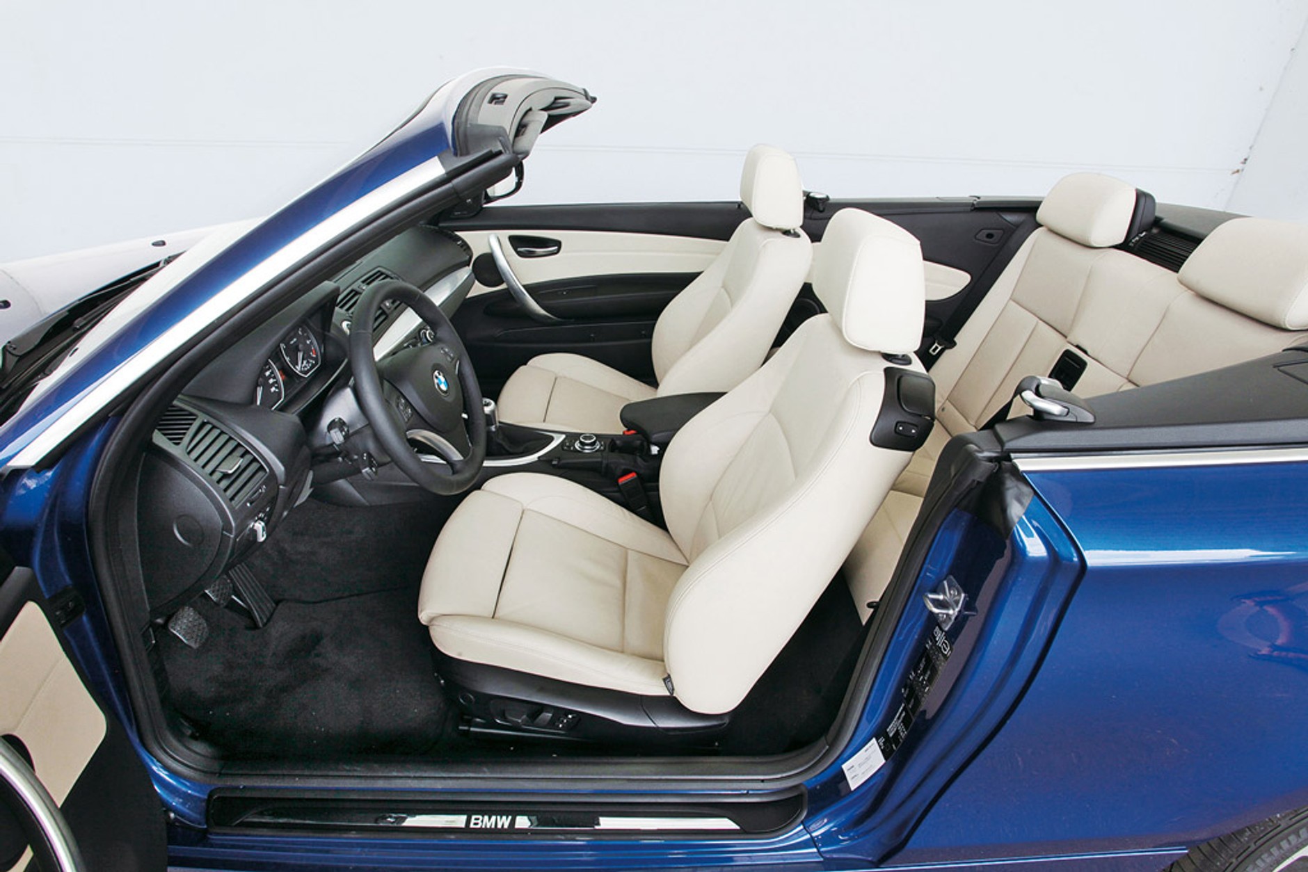 BMW 118i Cabrio kontra Peugeot 308 CC 1.6 THP i VW Golf Cabrio 1.4 TSI: oto kompakty na słoneczne lato