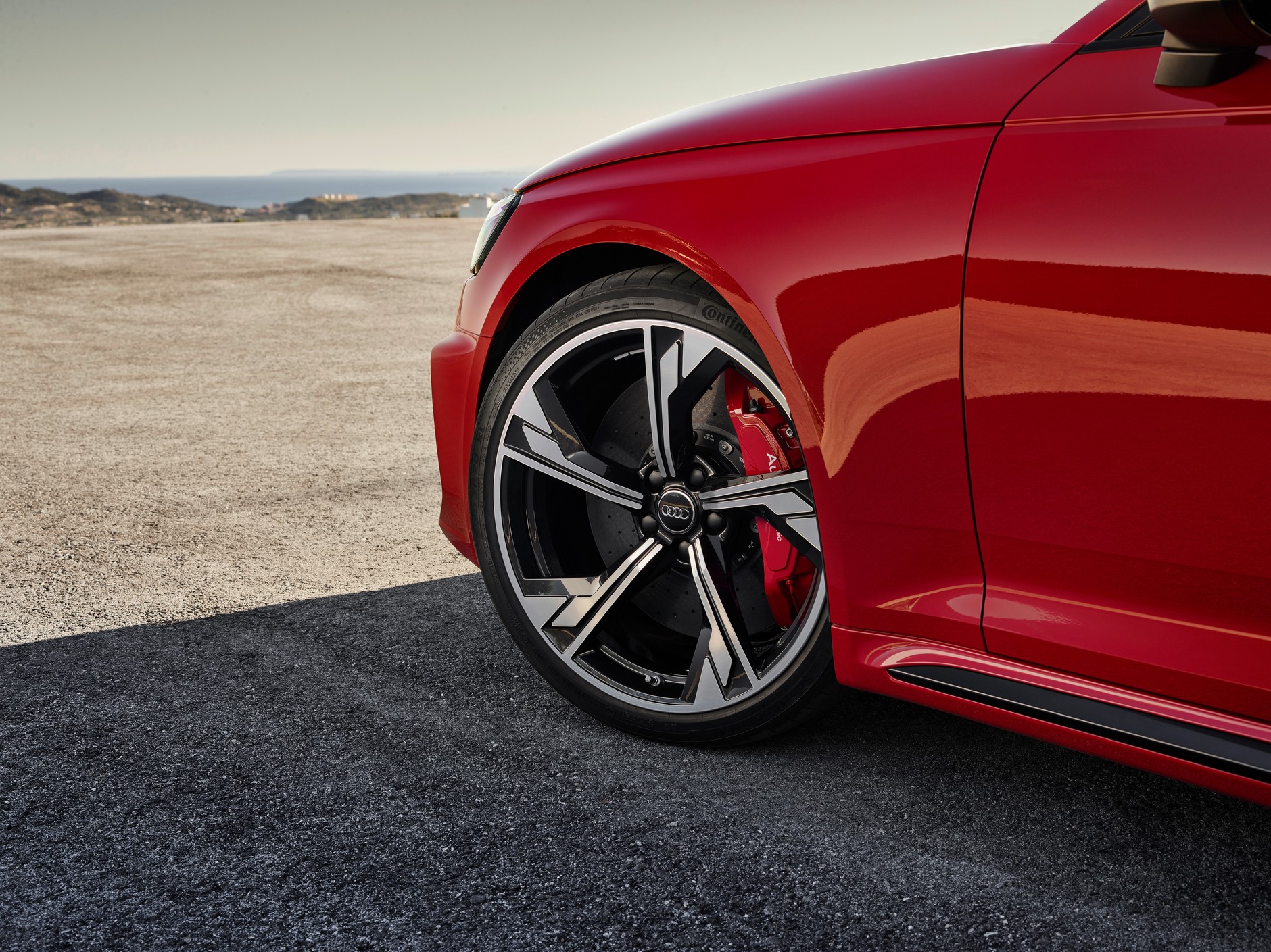 Nowe Audi RS 4 Avant – szybsze i naszpikowane nową elektroniką