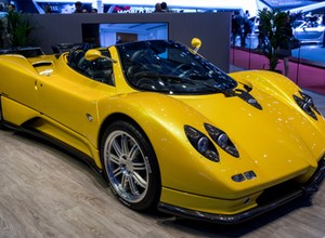 Pagani Zonda wylądowało w rowie pod Pragą. Będzie drogo!