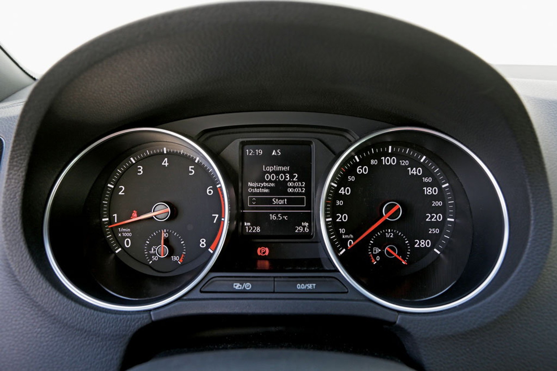 Niby są inne, a jednak... - Nissan Juke Nismo RS kontra VW Polo GTI