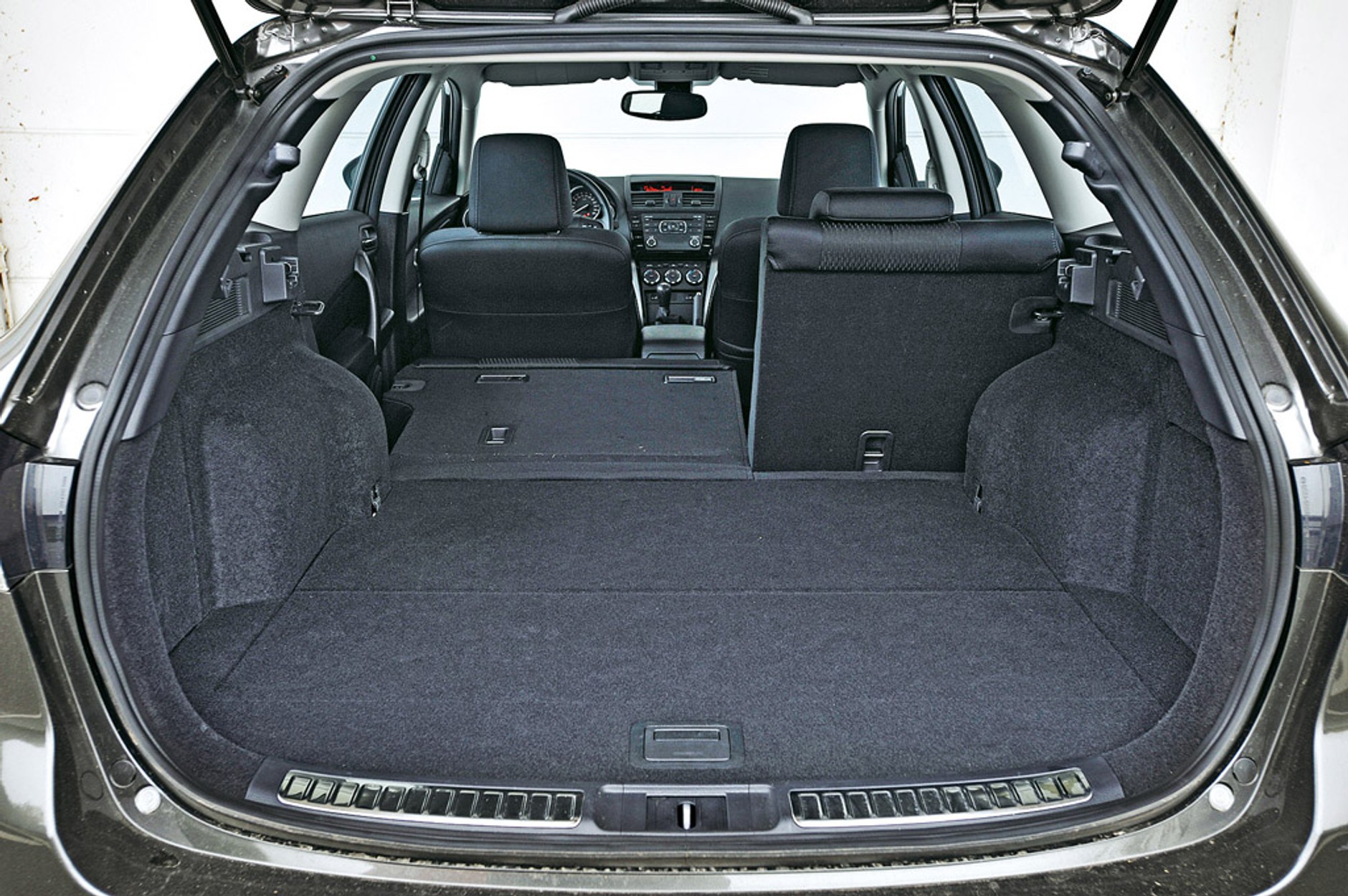 Mazda 6 kontra Skoda Superb i Opel Insignia: czy kombi może być luksusowe?