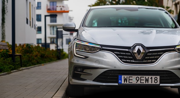Renault Megane GrandCoupe zaskakiwało ceną. Teraz jest jeszcze lepiej, bo dostało diesla
