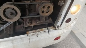 Autobus do przewozu dzieci wyglądał jak wyciągnięty ze złomowiska