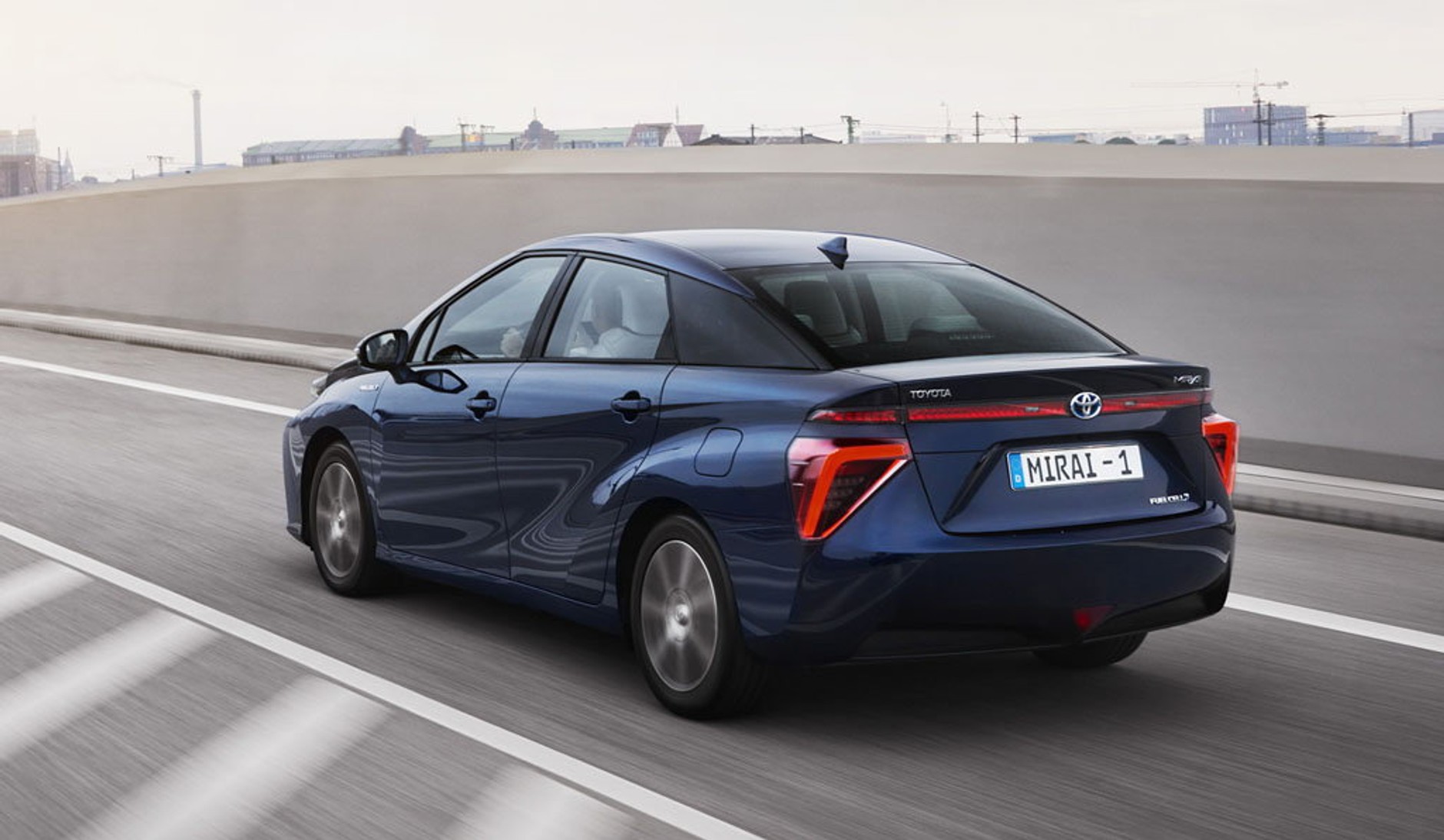 Toyota Mirai - zatankuj wodór i ruszaj w drogę.