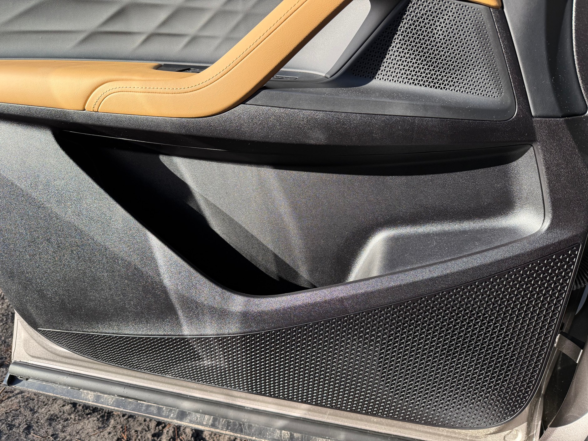 MG HS – w tym popularnym aucie trochę przyoszczędzono na plastiku