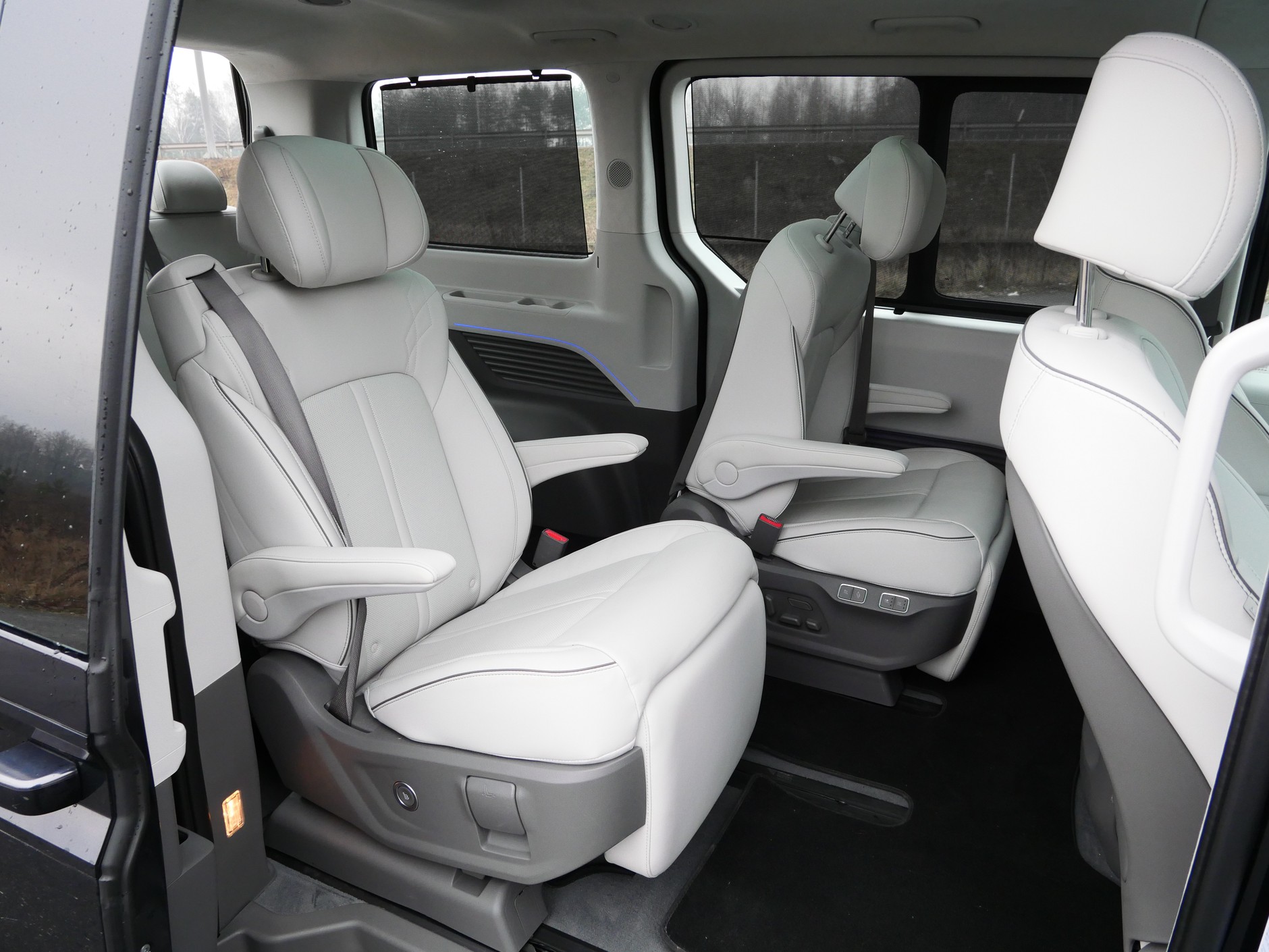 Hyundai Staria 1.6 T-GDi HEV (225 KM) Luxury