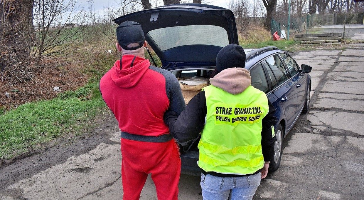To była rutynowa kontrola, dopóki strażnicy nie zajrzeli do bagażnika skody
