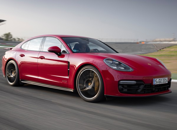 Porsche Panamera GTS - rodzinna rakieta