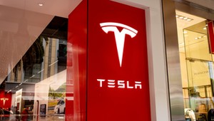 Tesla w obliczu pozwu zbiorowego za... zawyżanie przebiegu pojazdów
