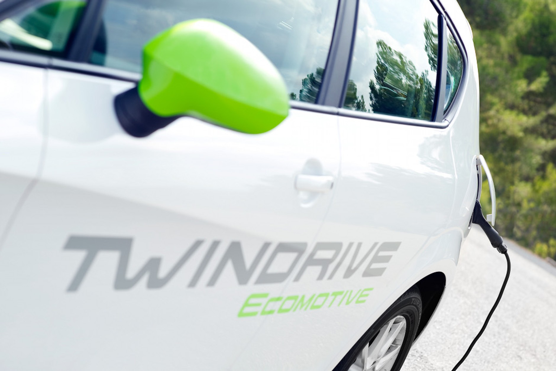 Pierwszy Seat na prąd i hybryda