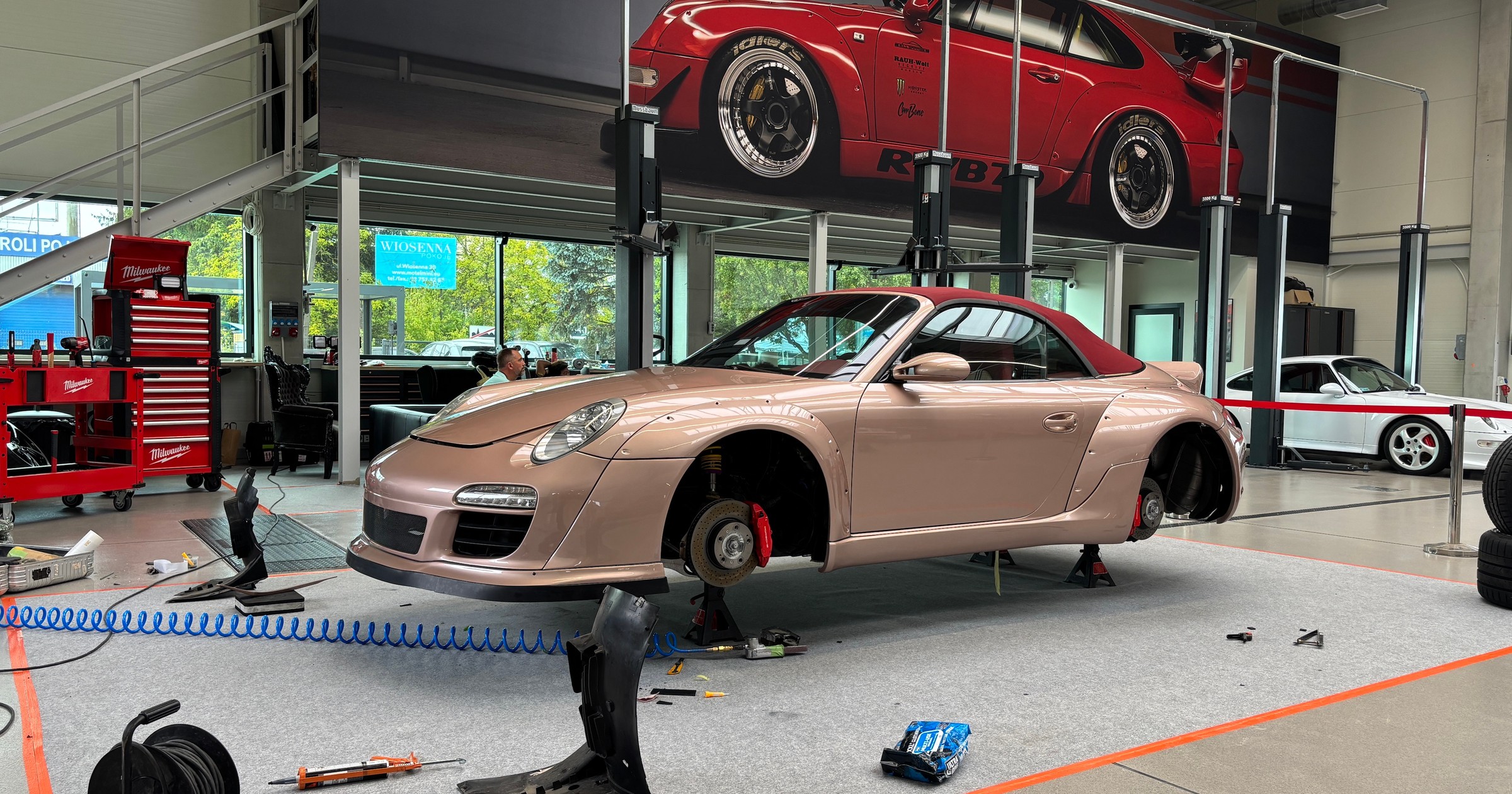 Otwarcie nowej siedziby 911 Garage i budowa kolejnego RWB