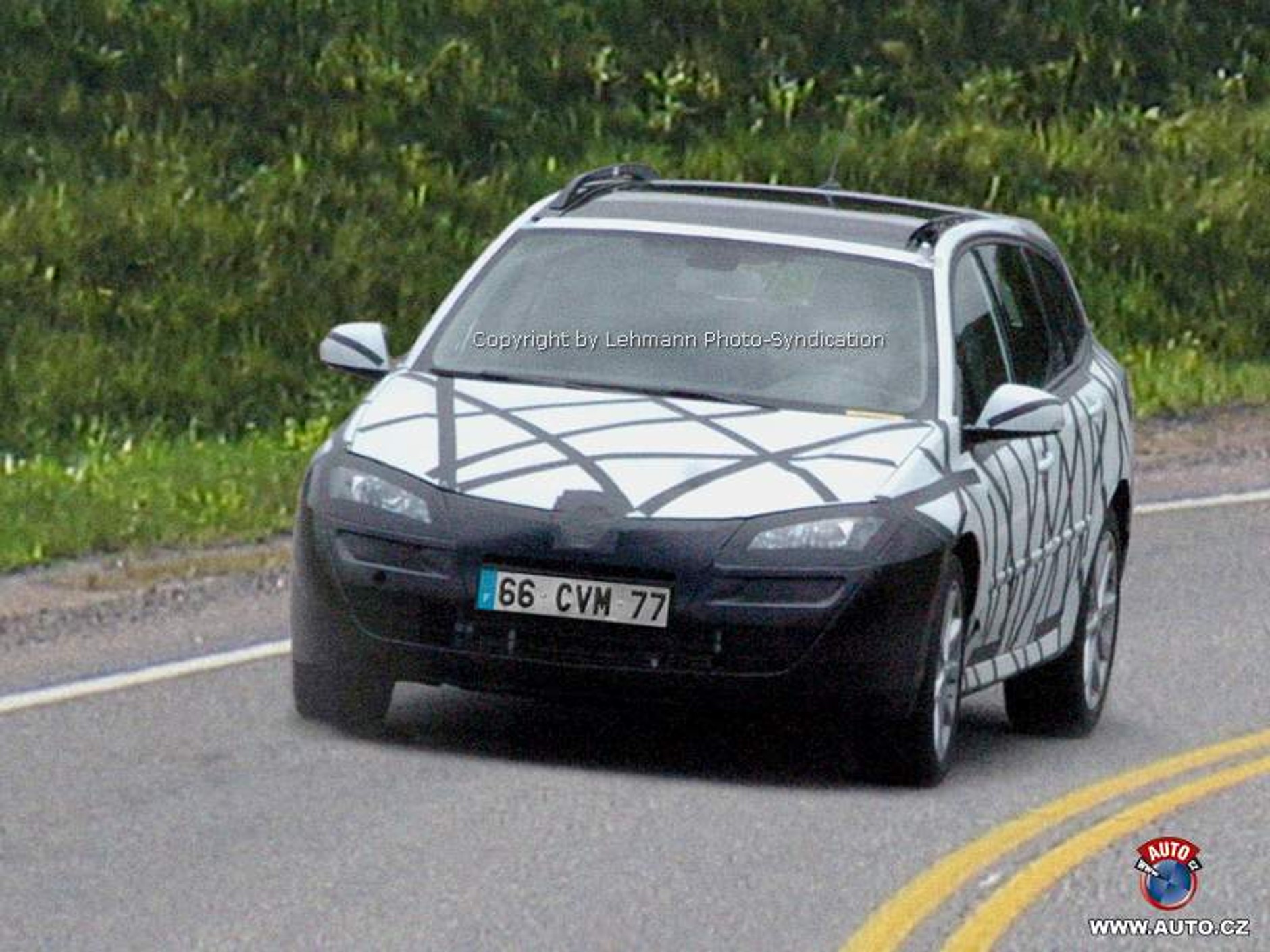 Zdjęcia szpiegowskie: Nowy Renault Laguna!