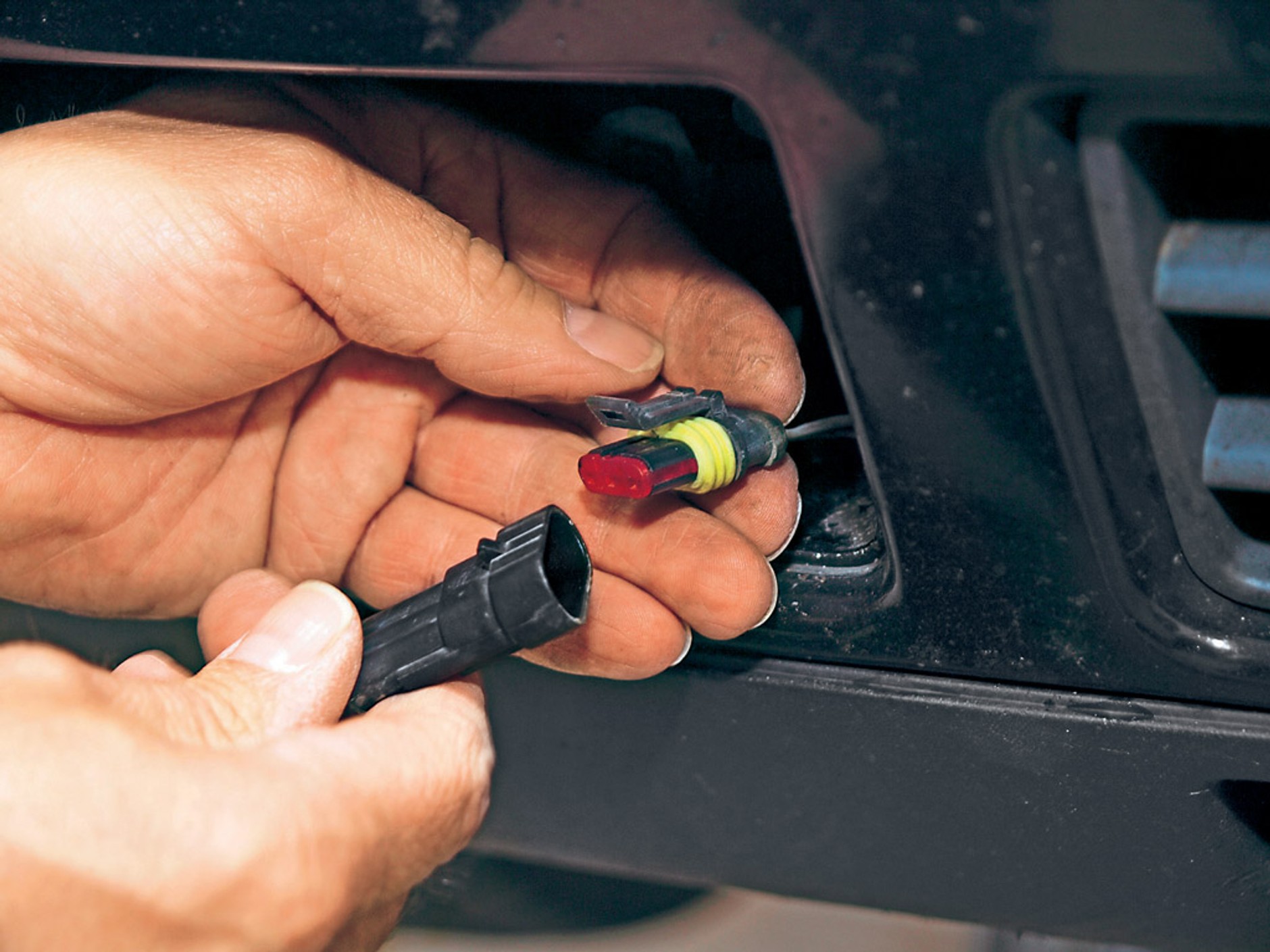 Zobacz, jak samodzielnie zamontować światła do jazdy dziennej