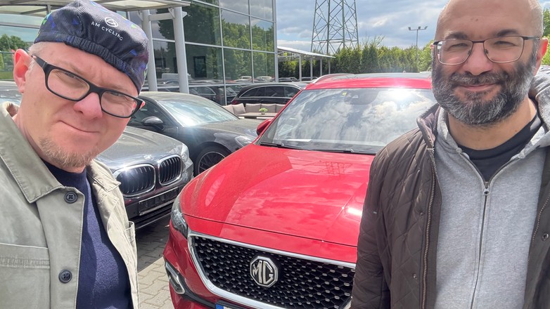 Pojechaliśmy po używane, sprowadzone MG EHS. Z kilku aut dostępnych na miejscu udałoby się coś wybrać