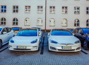 Zlot aut na prąd w Łodzi. Liczba uczestników zaskakuje [Galeria]