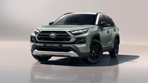 Toyota RAV4 po liftingu. Na początek bojowa wersja Adventure 