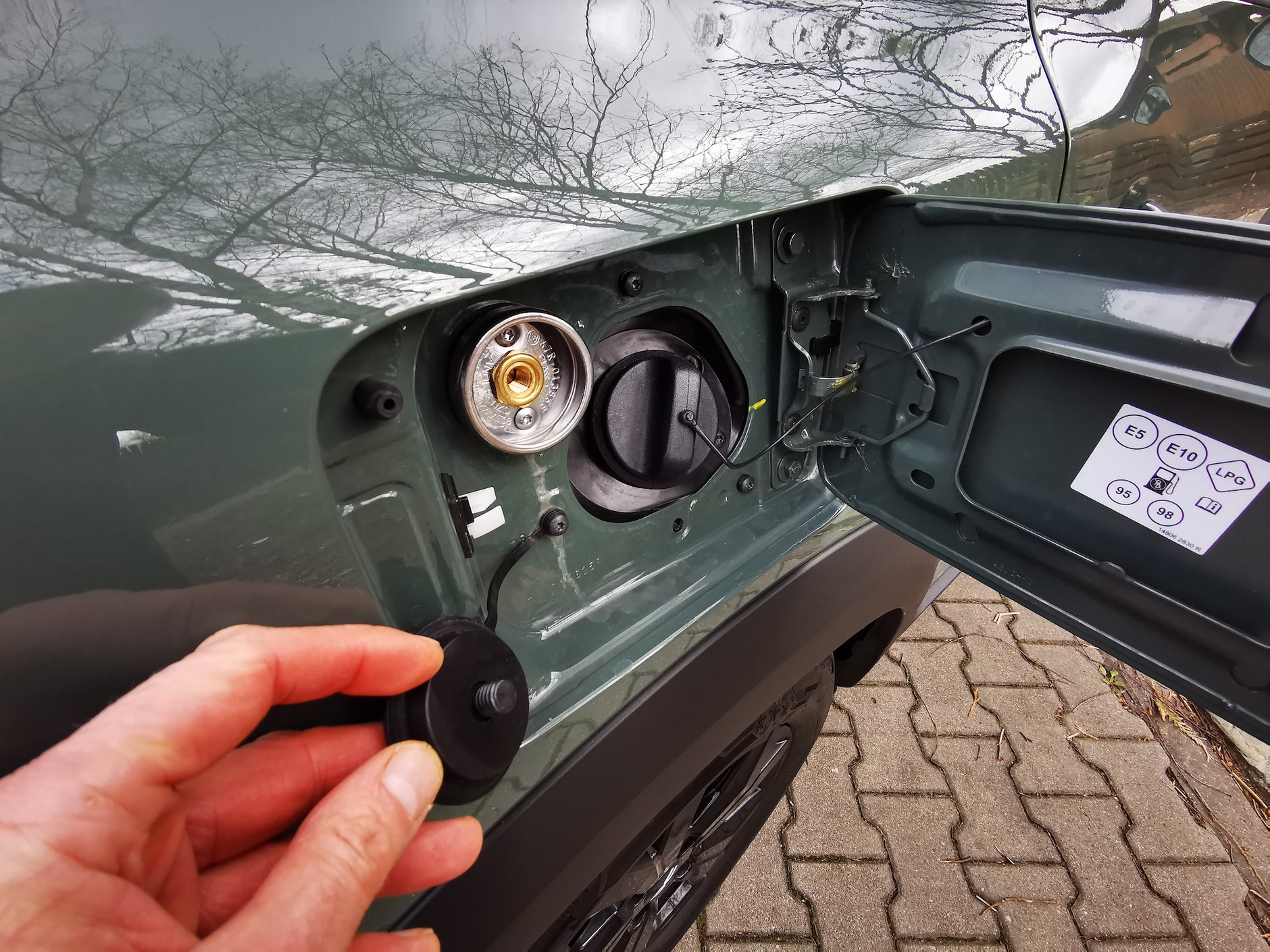 Zawór to tankowania LPG w Dacii Jogger