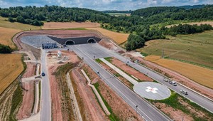 Działa od kilku dni i przyciąga piratów drogowych. Rekord w nowym tunelu na S3