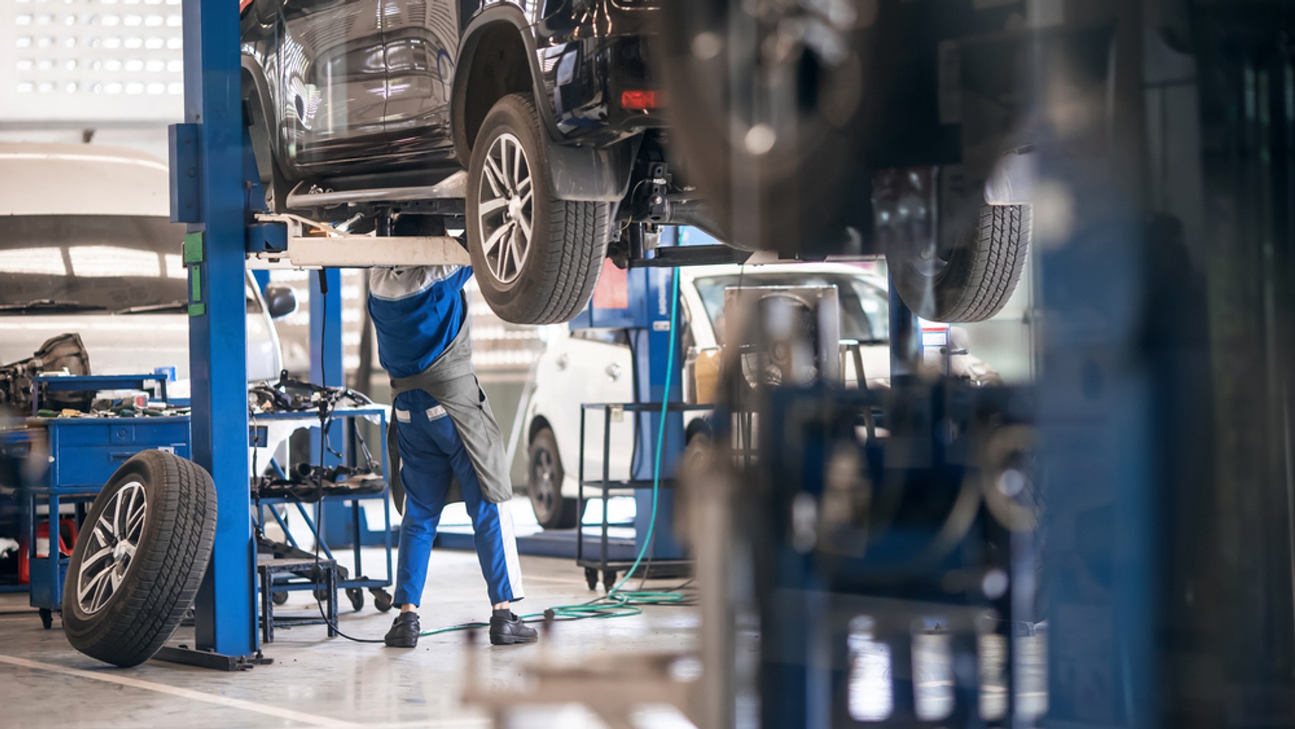 Nieuczciwi mechanicy wymieniają niepotrzebne części, wstawiają używane zamiast nowych albo tanie zamienniki, choć płacimy za drogie elementy lepszej jakości