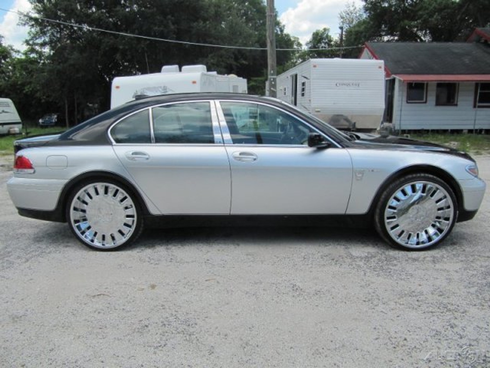 BMW 745i - o kurcze,  czy właściciel zażył rano tabletki?