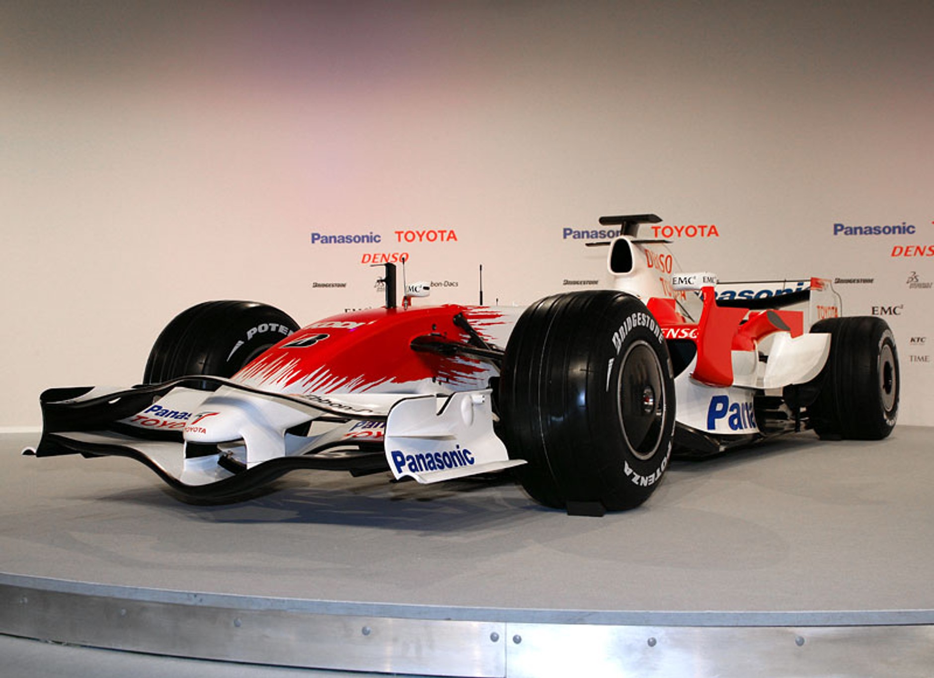 Panasonic Toyota Racing w roku 2008 - kierowcy, historia, fotogaleria