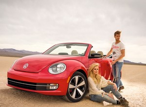 Volkswagen Beetle Cabriolet na wiosnę