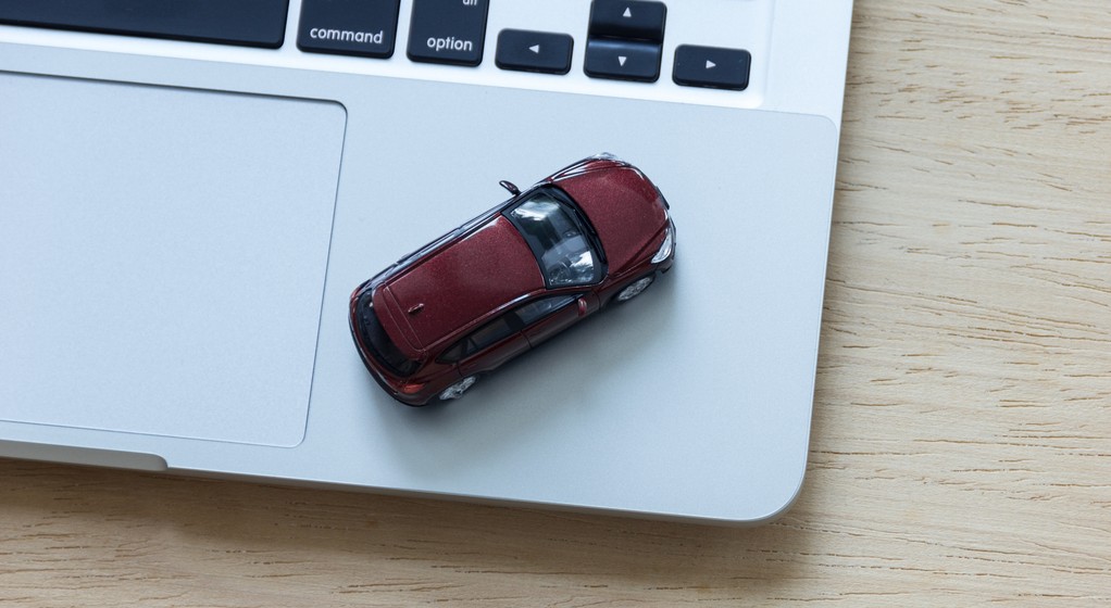 Ogłoszenie sprzedaży samochodu w internecie