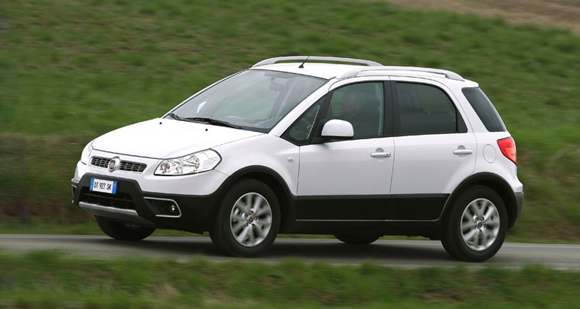 Fiat Sedici: nowy wygląd i silniki (1,6 88 kW a 2,0 JTD 99 kW)