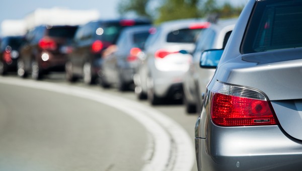 Dlaczego na niektórych autostradach i ekspresówkach ciągle tworzą się korki?