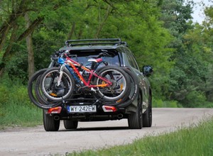 Thule EasyFold 3 – oto, jak się sprawdza składany w kostkę, "kieszonkowy" bagażnik na trzy, a nawet cztery rowery