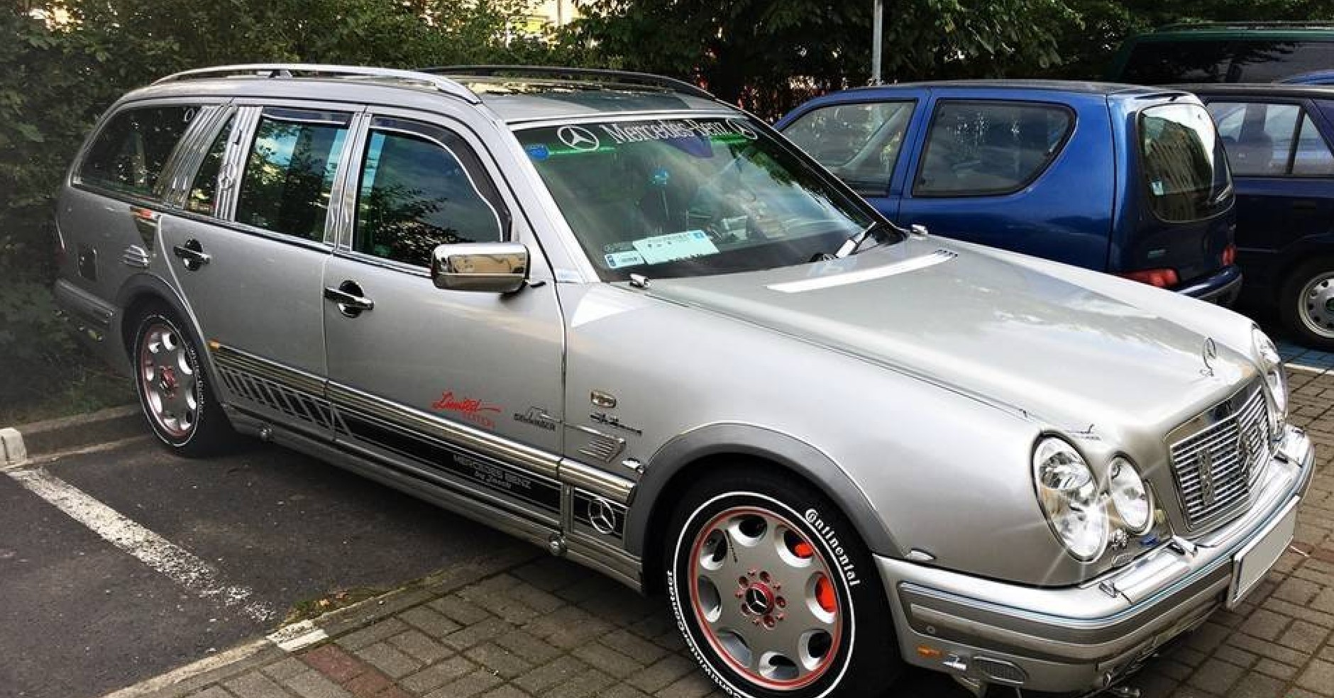 Mercedes E S210 "okularnik" - oszpecony z miłości, jest na sprzedaż