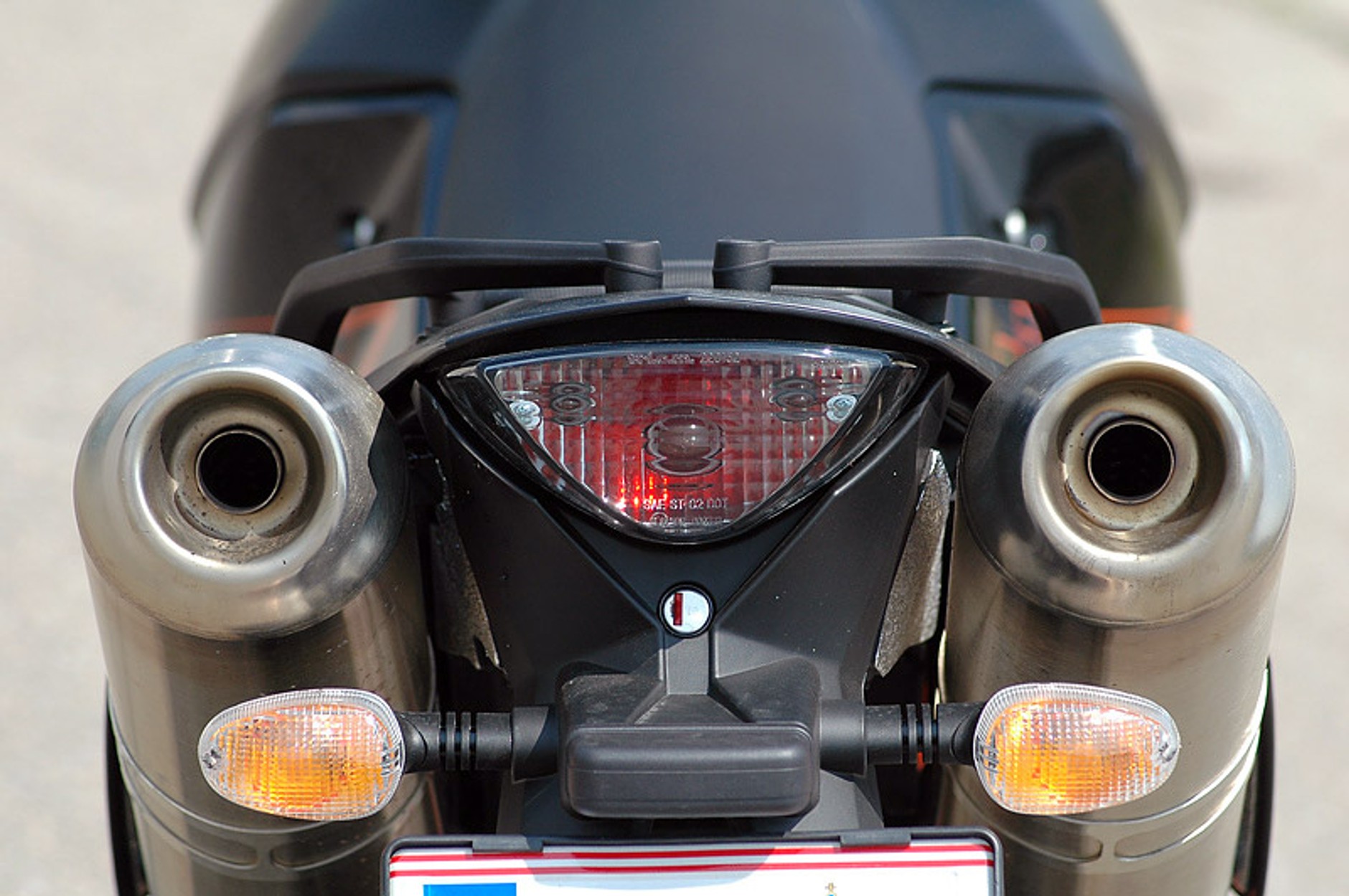 KTM 950 Supermoto R: duży dzikus (test)