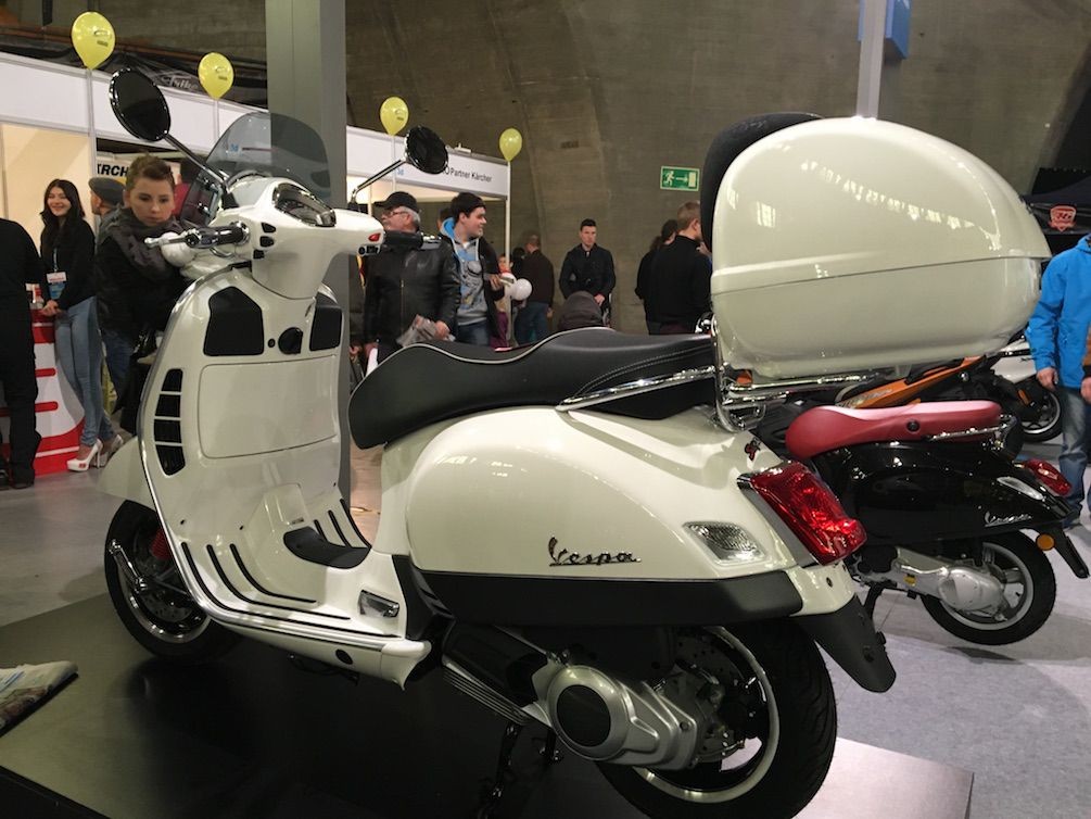 Wrocław Motorcycle Show 2016 - stoisko Vespy